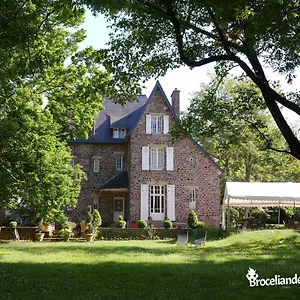 Bed & Breakfast La Maison Rouge Broceliande, Montauban-de-Bretagne