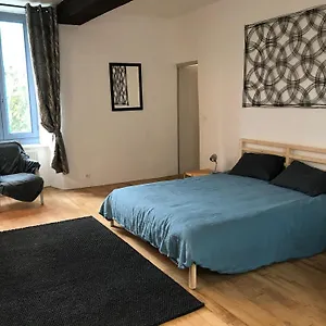 Appartement Et Terrasse Au Sein D'un Manoir Xviième, Montauban-de-Bretagne